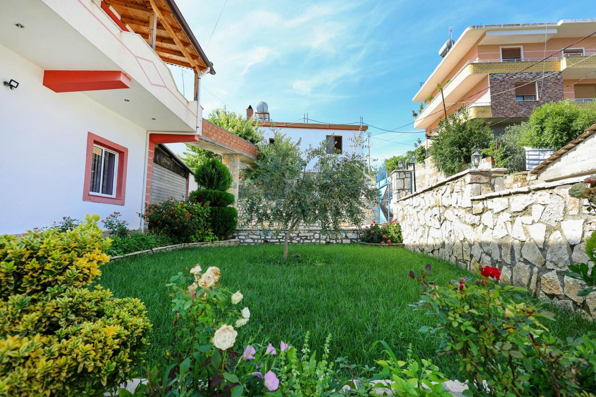 Villa Xherimeja Family Oasis Berat Bagian luar foto